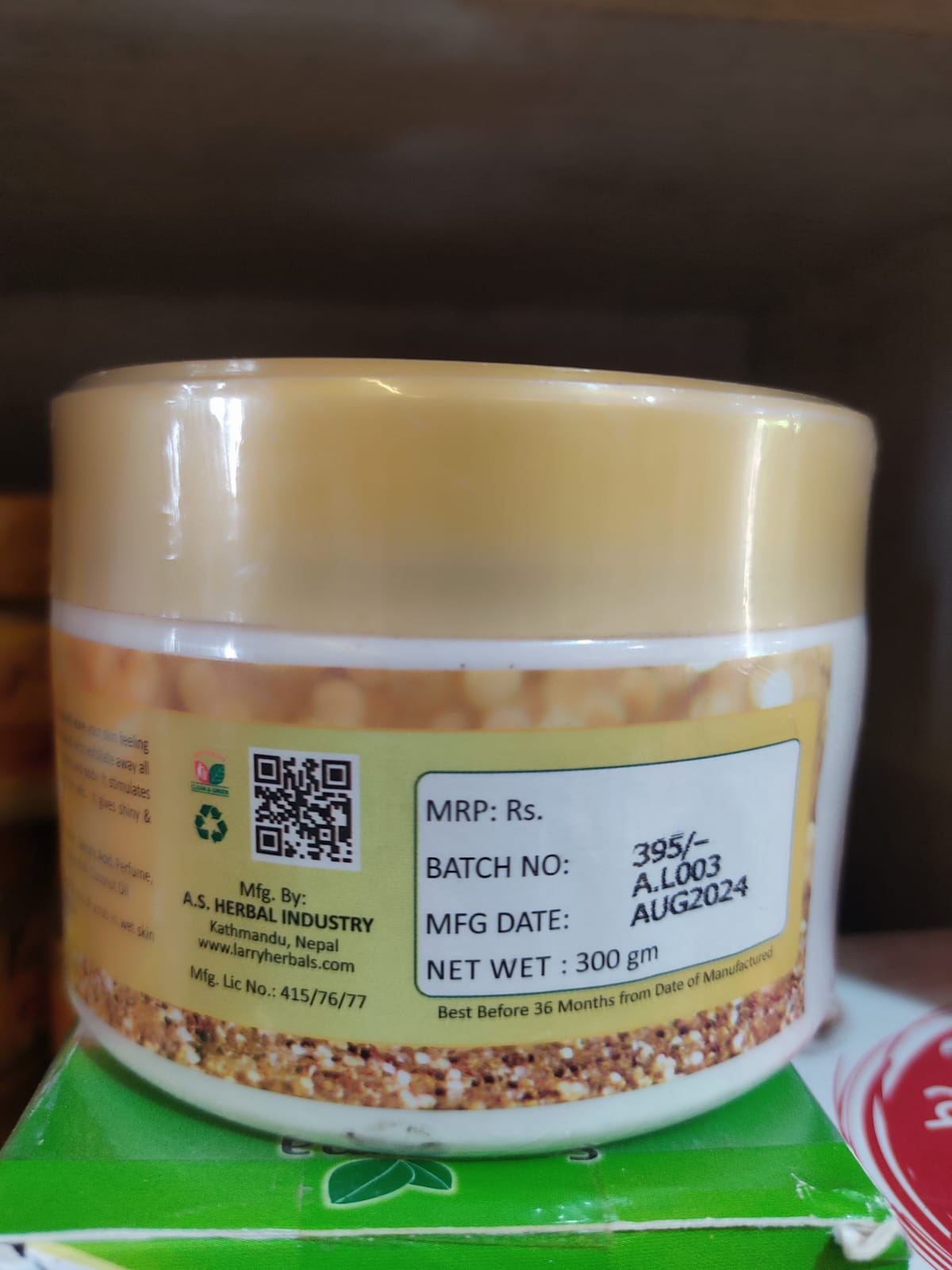 LARRY Herbals GOLD SCRUB, 300gm - Image 2