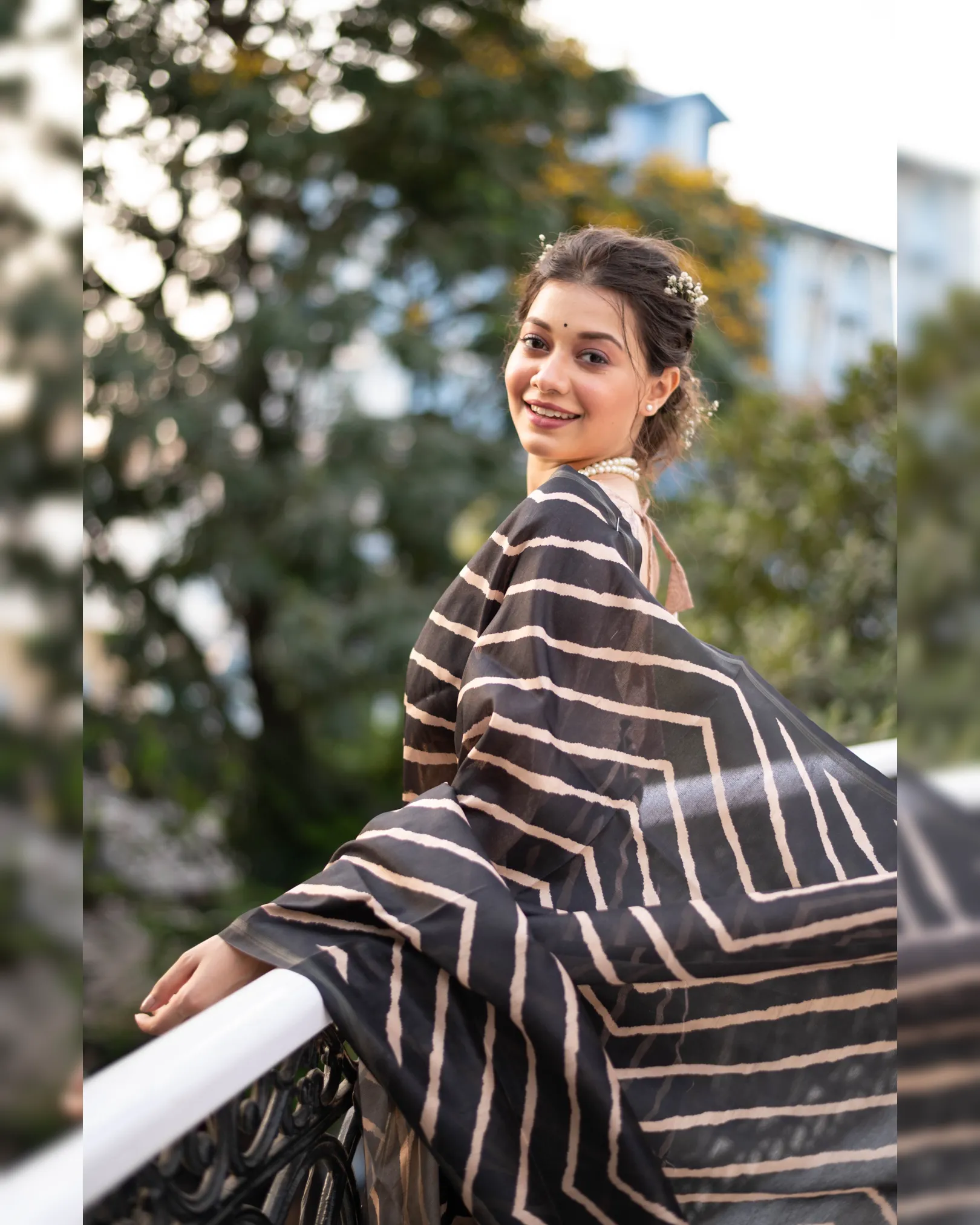 Extraordinary Laheriya Tussar Silk Saree with Kalamkari Peacock Pallu - Image 3