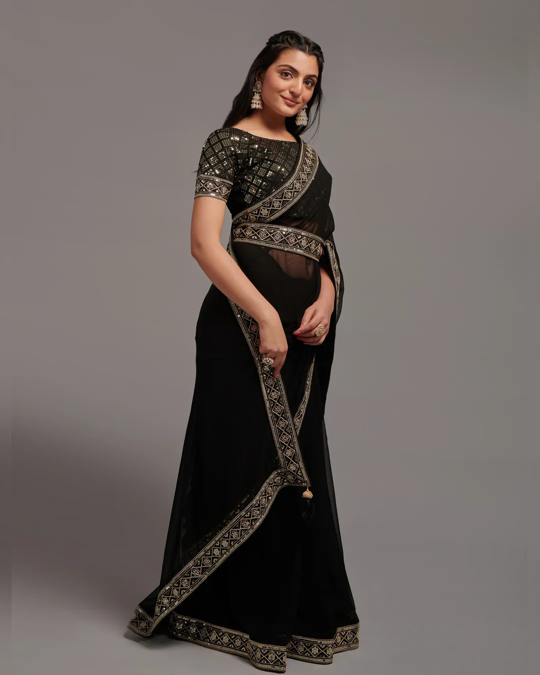 Video Player Majestic Opulence: Zariwork Chinon Designer Saree - Image 10