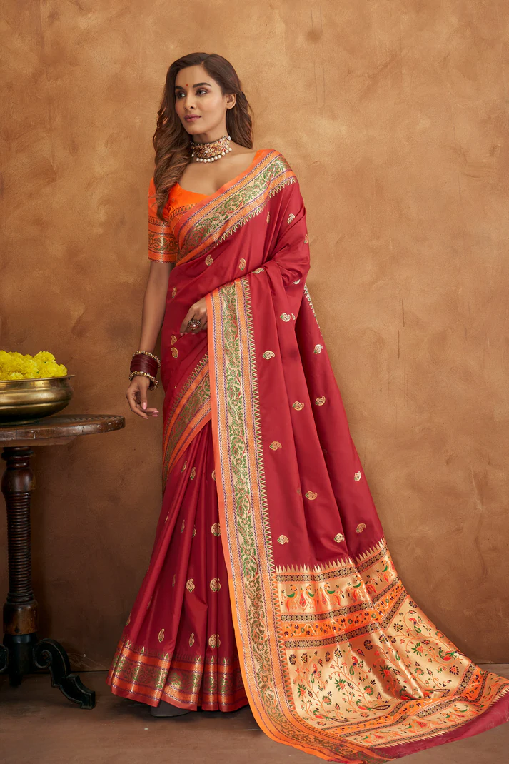 Golden Grace Soft Banarasi Silk Saree with Rich Pallu Design - Image 24
