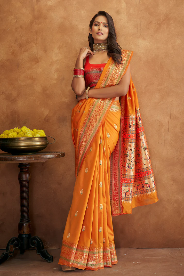 Golden Grace Soft Banarasi Silk Saree with Rich Pallu Design - Image 2