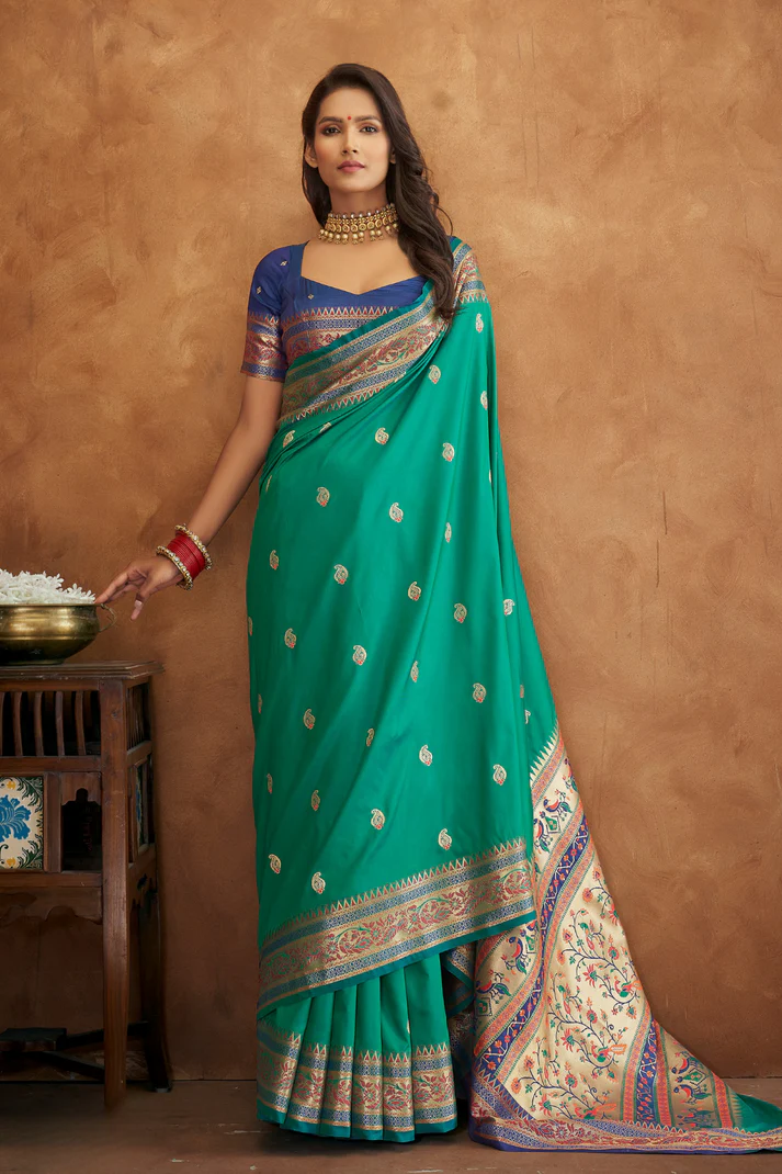 Golden Grace Soft Banarasi Silk Saree with Rich Pallu Design - Image 15