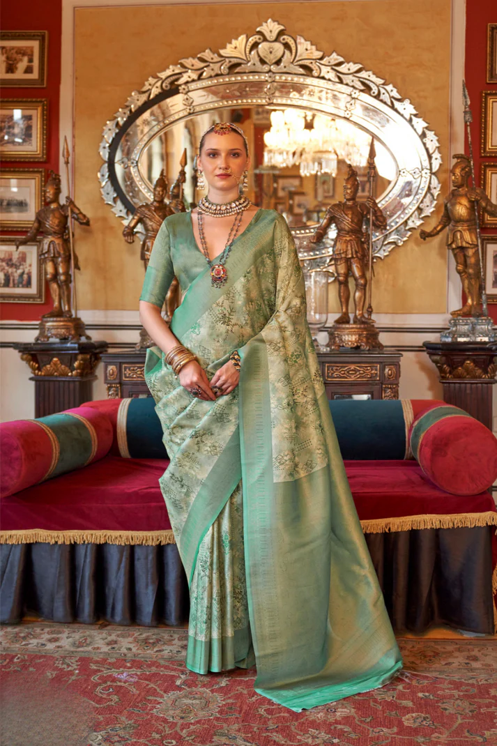 Traditional Woven Silk Blend Saree in Kanjivaram Design - Image 10